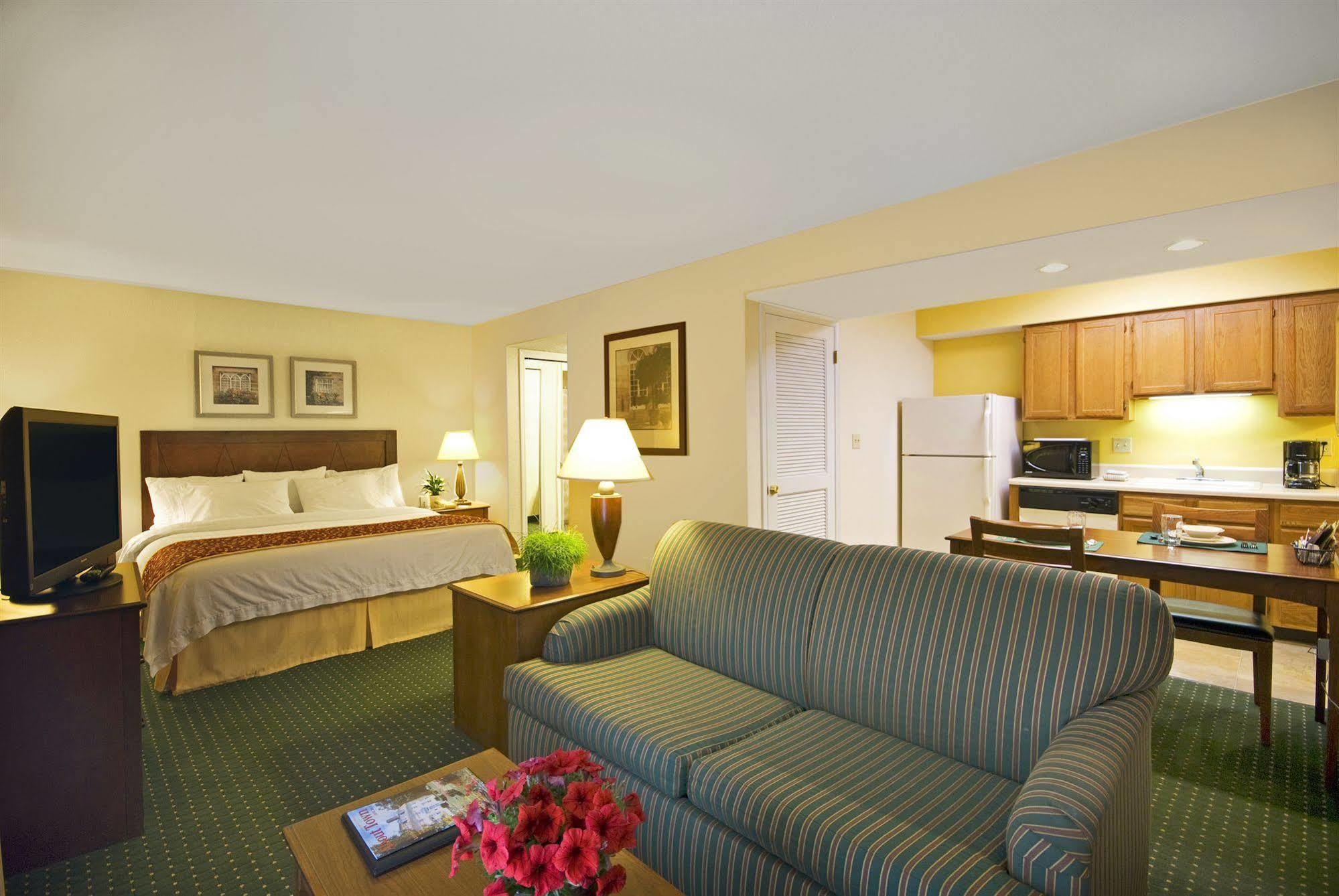 Residences At Daniel Webster Hotel Merrimack